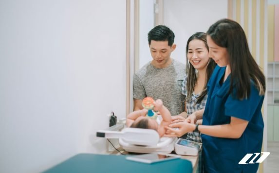 ACEROS UP – Cunas, coches y estaciones clínicas_ mobiliario confiable para bebés 05