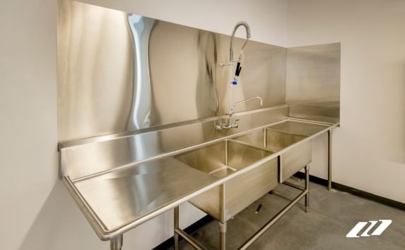 ACEROS UP – Lavamanos de Alto Nivel_ La Clave para una Imagen Impecable y Ambientes Seguros 04