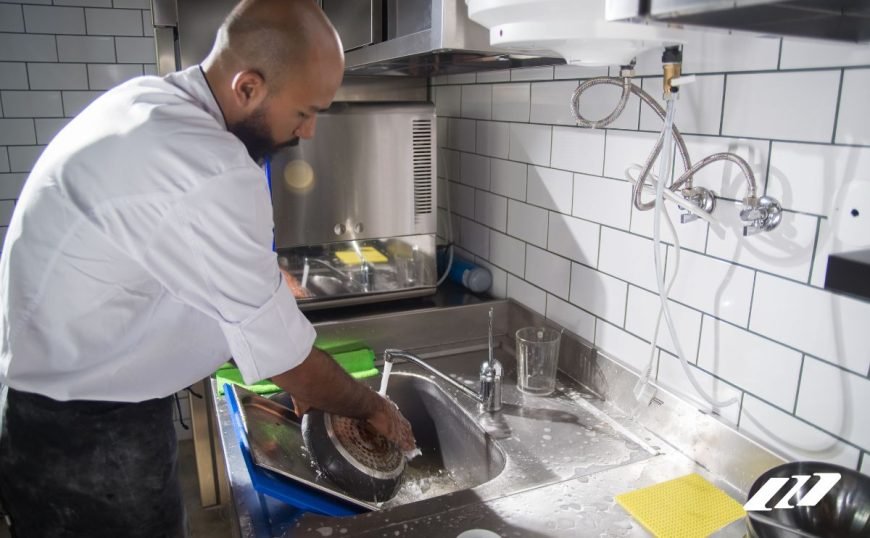 ACEROS UP - Lavamanos de Alto Nivel_ La Clave para una Imagen Impecable y Ambientes Seguros 06