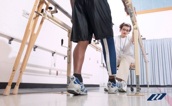 ACEROS UP – Mobiliario clínico que transforma_ comodidad, higiene y resistencia al servicio de la rehabilitación 03