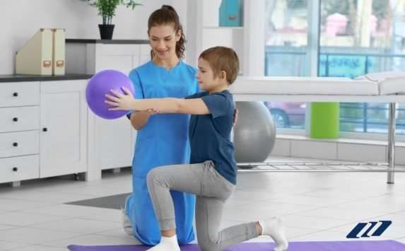 ACEROS UP – Mobiliario clínico que transforma_ comodidad, higiene y resistencia al servicio de la rehabilitación 05