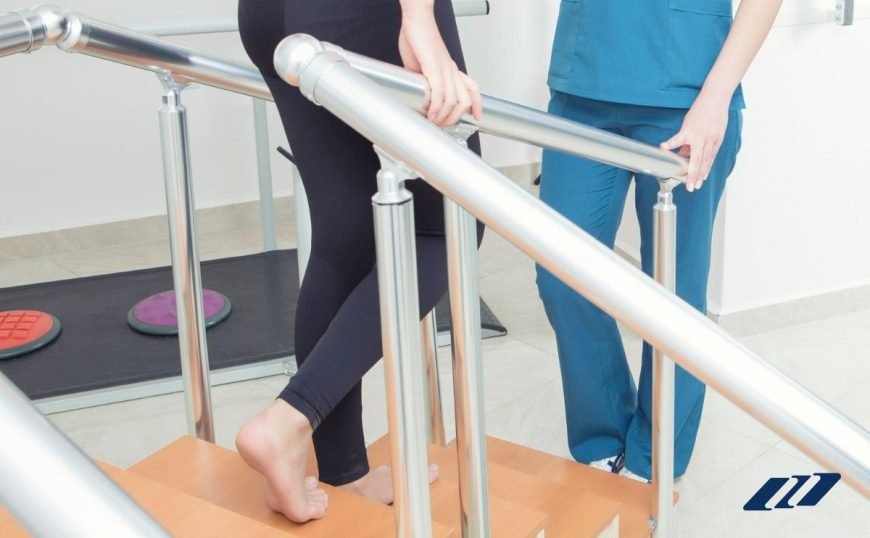 ACEROS UP - Mobiliario clínico que transforma_ comodidad, higiene y resistencia al servicio de la rehabilitación 06